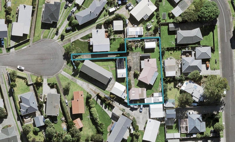 30 Clinton Avenue, Te Atatu Peninsula, Auckland - Carousel 1