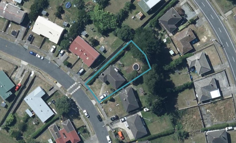 11 Miranda Street, Cannons Creek, Porirua - Carousel 1
