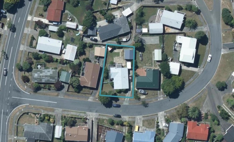 5 Transom Close, Whitby, Porirua - Carousel 1
