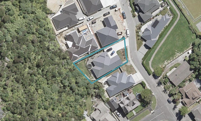27 Kurth Crescent, Silverstream, Upper Hutt - Carousel 1