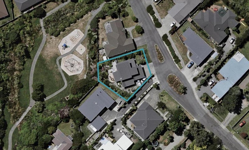 40 Simpson Crescent, Raumati Beach, Paraparaumu - Carousel 1