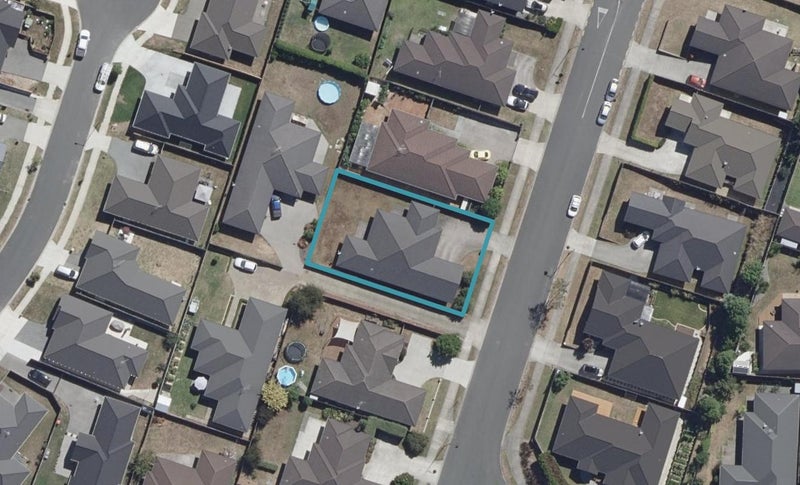 113 Barrington Drive, Huntington, Hamilton - Carousel 1