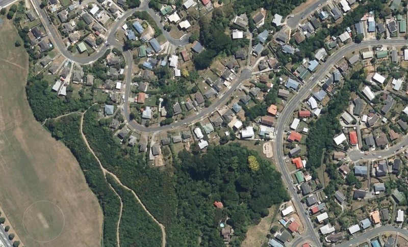 32 Spur Grove, Titahi Bay, Porirua - Carousel 1