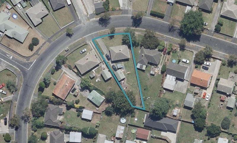 16 Montgomery Crescent, Bader, Hamilton - Carousel 1