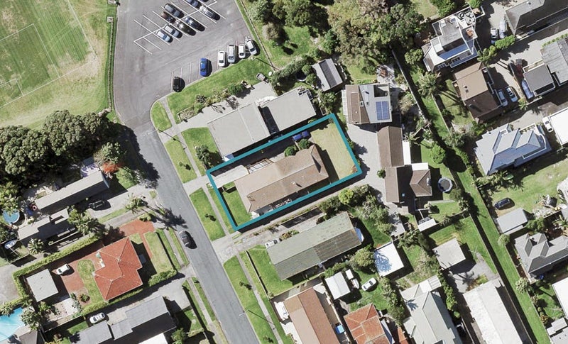 2/7 Jern Place, Eastern Beach, Auckland - Carousel 1