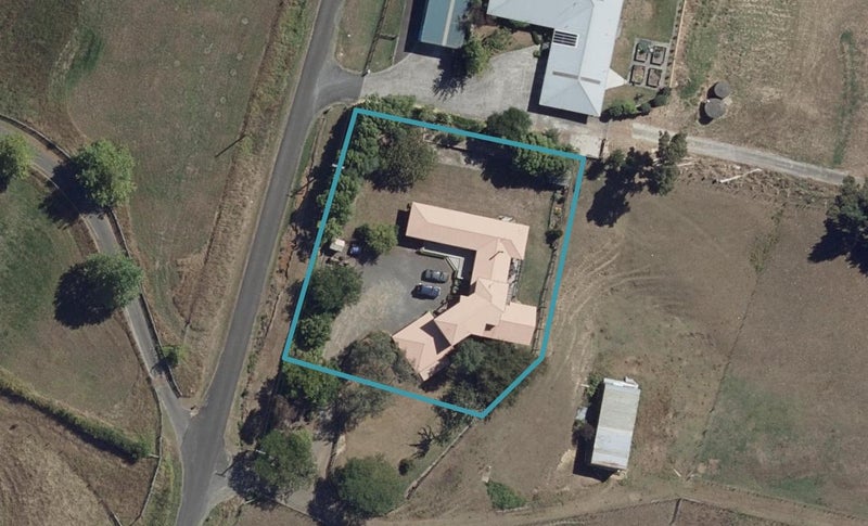 52 Lee Road, Burbush, Hamilton - Carousel 1