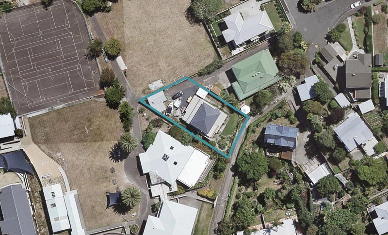 19 Cobden Road, Bluff Hill, Napier - Carousel 1