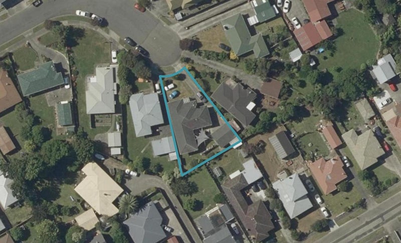 10 Woburn Place, Takaro, Palmerston North - Carousel 1