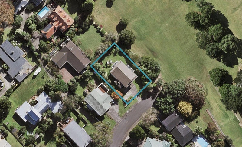 12 Terrylyn Drive, Hillcrest, Auckland - Carousel 1