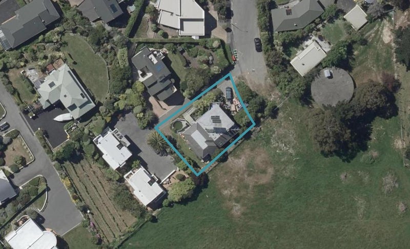 8 Horizon Heights, Redcliffs, Christchurch - Carousel 1