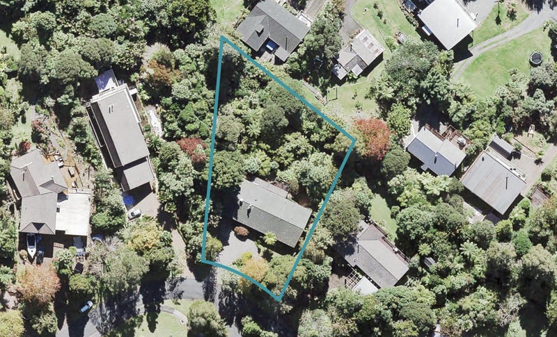 20 Atarua Gardens, Waiatarua, Auckland - Carousel 1