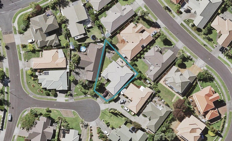 8 Embleton Close, Northpark, Auckland - Carousel 1