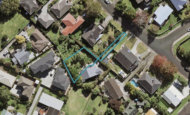 17A Deuxberry Avenue, Northcote, Auckland - Carousel 1