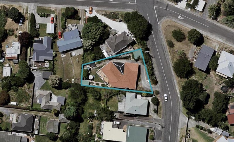 81 Alexander Road, Raumati Beach, Paraparaumu - Carousel 1