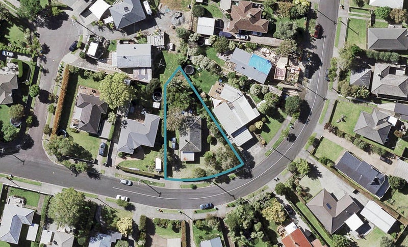 11 Weybridge Crescent, Glen Innes, Auckland - Carousel 1