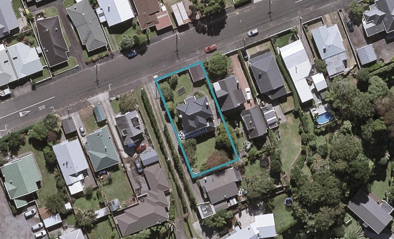 35 Wallace Place, Westown, New Plymouth - Carousel 1