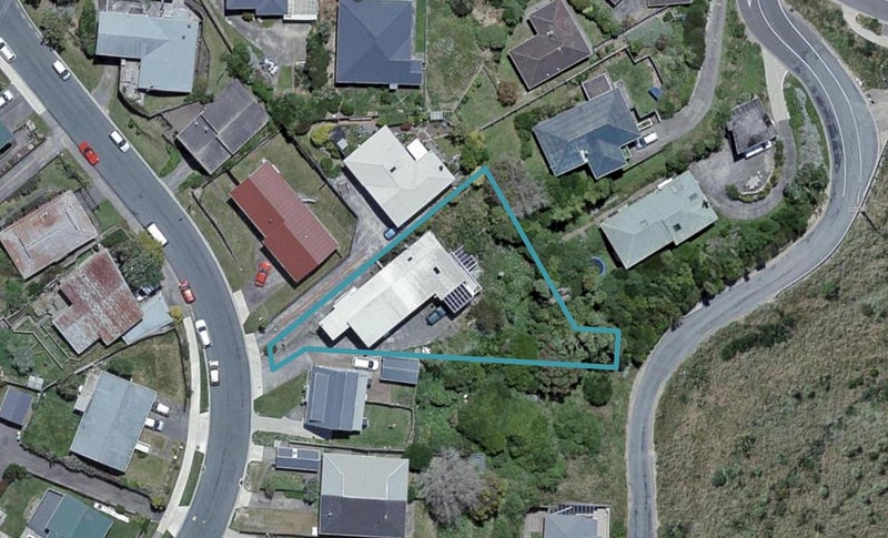 5B Edgecombe Street, Newlands, Wellington - Carousel 1