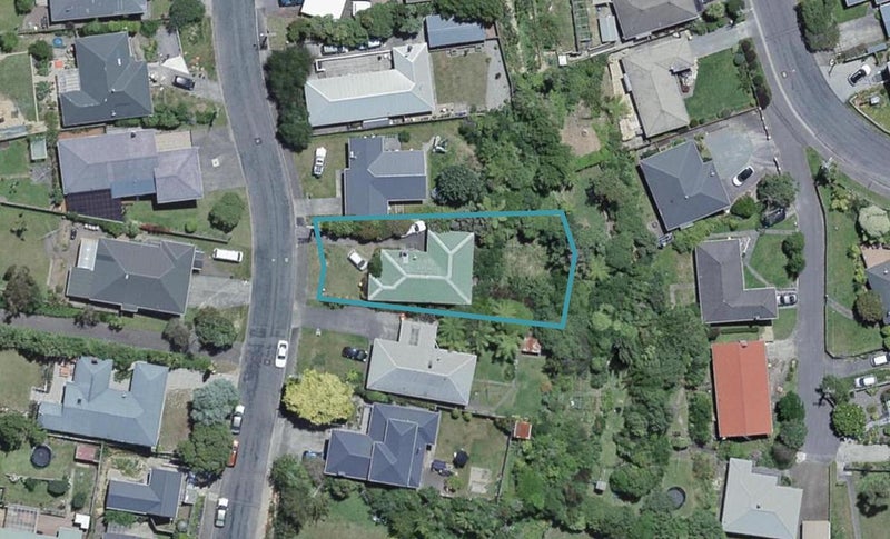 67 Kiwi Crescent, Tawa, Wellington - Carousel 1