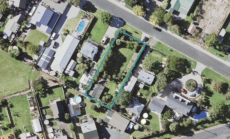 10 Pohutukawa Road, Beachlands, Auckland - Carousel 1