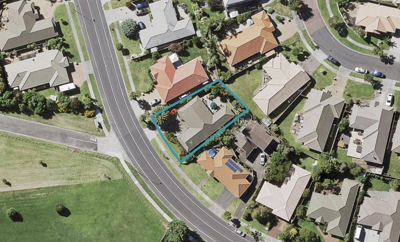 110 Golfland Drive, Golflands, Auckland - Carousel 1
