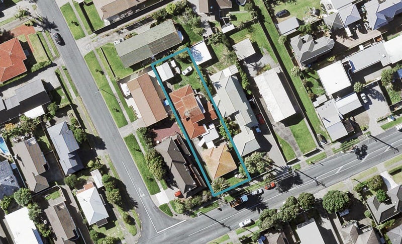 2/7 Eastern Beach Road, Eastern Beach, Auckland - Carousel 1