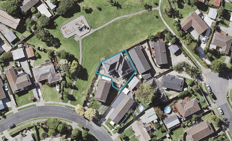 35A Darren Crescent, Half Moon Bay, Auckland - Carousel 1