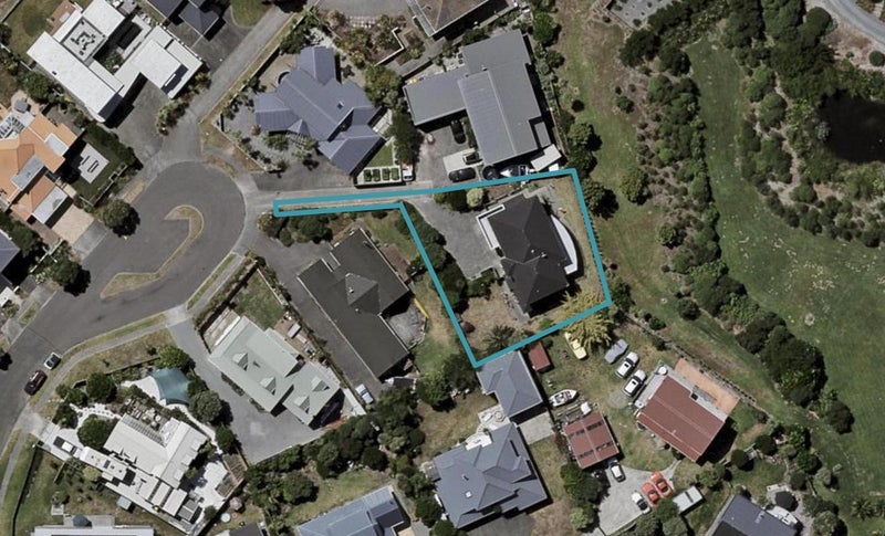 16 Olliver Grove, Waikanae Beach, Waikanae - Carousel 1