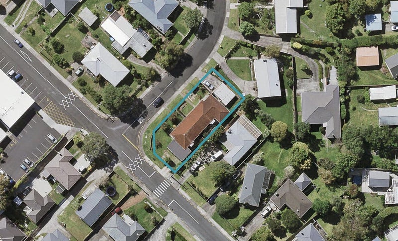 2/11 Tonkin Drive, Sunnynook, Auckland - Carousel 1