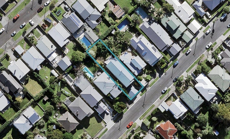 11 Westmere Crescent, Westmere, Auckland - Carousel 1
