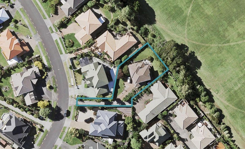 15 Rochester Crescent, Somerville, Auckland - Carousel 1