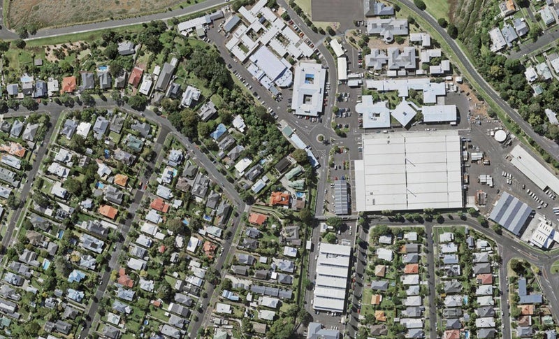 2E Waterview Road, Stanley Point, Auckland - Carousel 1