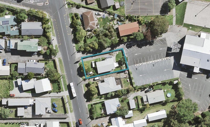 52 Glendale Road, Glen Eden, Auckland - Carousel 1