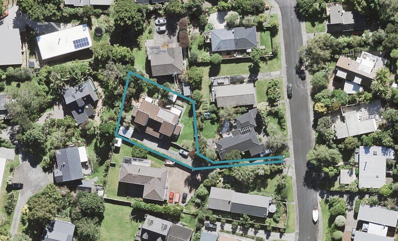 2/16 Odin Place, Beach Haven, Auckland - Carousel 1