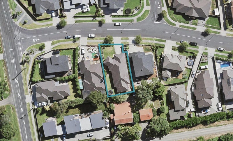 110 Lake Panorama Drive, Henderson Valley, Auckland - Carousel 1