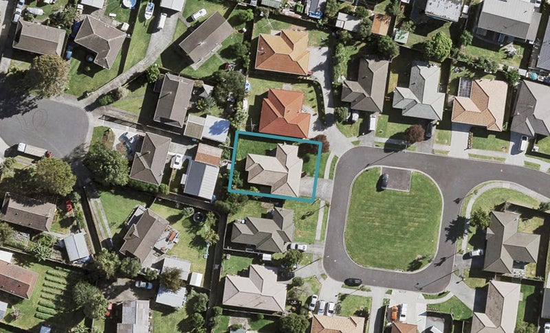 15 Piriti Place, Weymouth, Auckland - Carousel 1