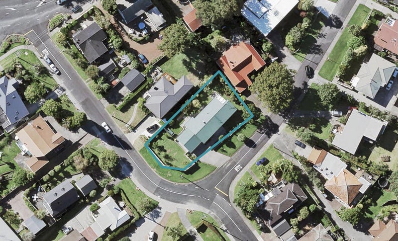 6 Luplau Crescent, Cockle Bay, Auckland - Carousel 1
