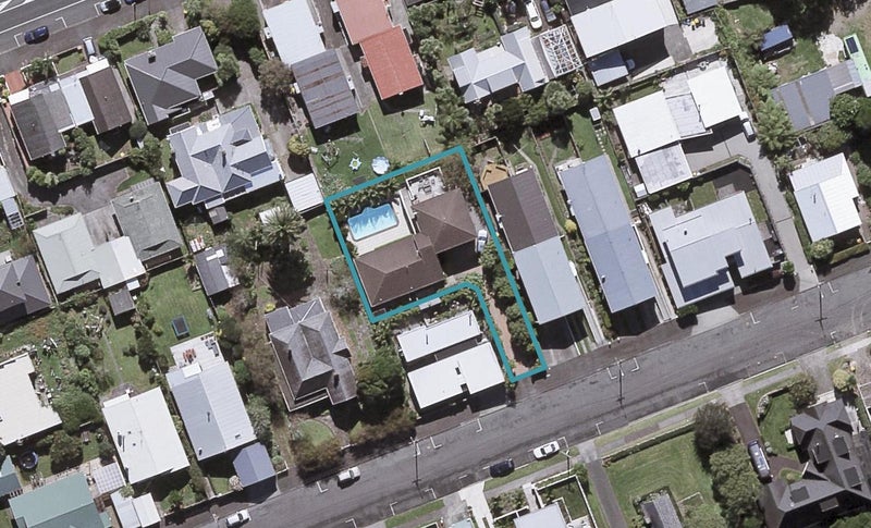 285 Courtenay Street, Strandon, New Plymouth - Carousel 1