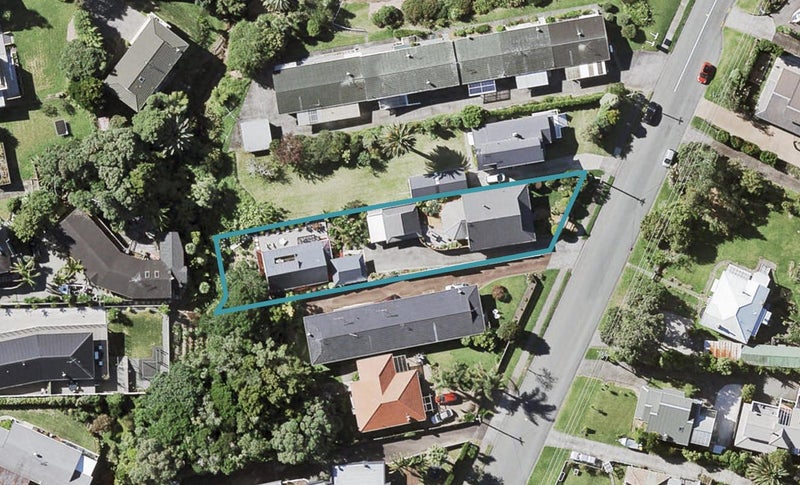 2/50 Sale Street, Howick, Auckland - Carousel 1