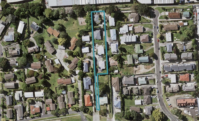 2/225 Wairau Road, Totara Vale, Auckland - Carousel 1