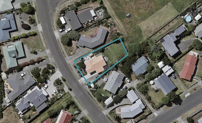5 Barrett Drive, Waikanae Beach, Waikanae - Carousel 1
