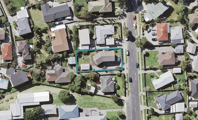 16 Wycherley Drive, Bucklands Beach, Auckland - Carousel 1