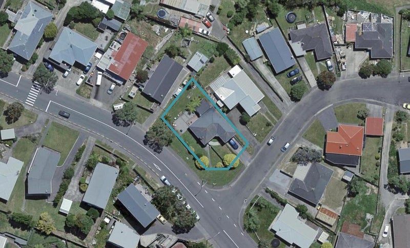 1 Loasby Crescent, Newlands, Wellington - Carousel 1