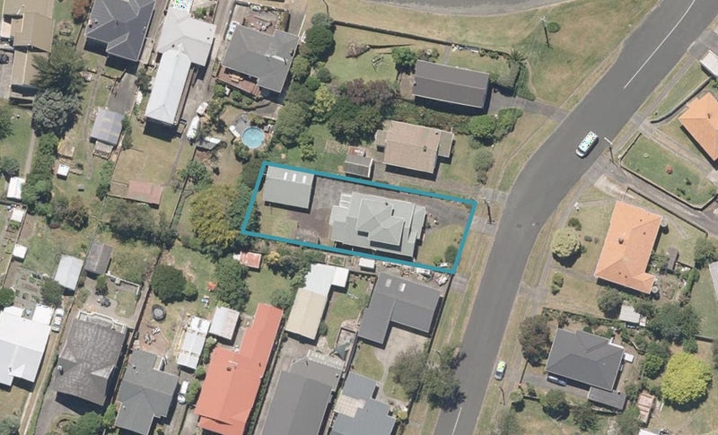 4 Cambridge Street, Gonville, Whanganui - Carousel 1