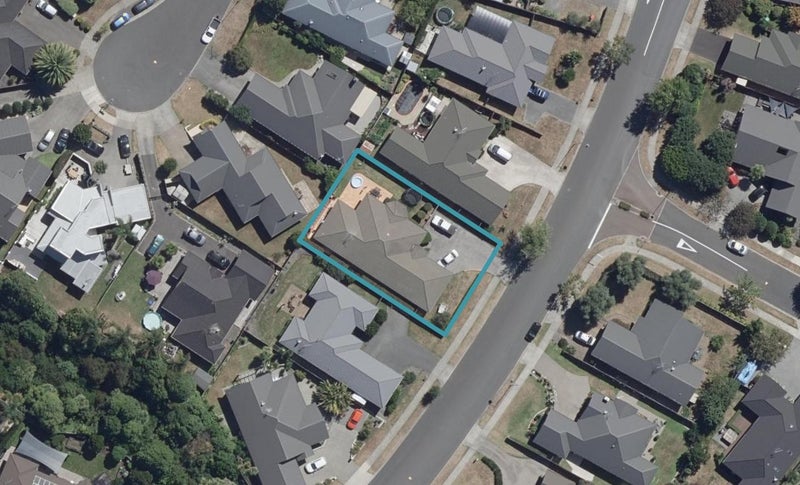 14 St James Drive, Huntington, Hamilton - Carousel 1