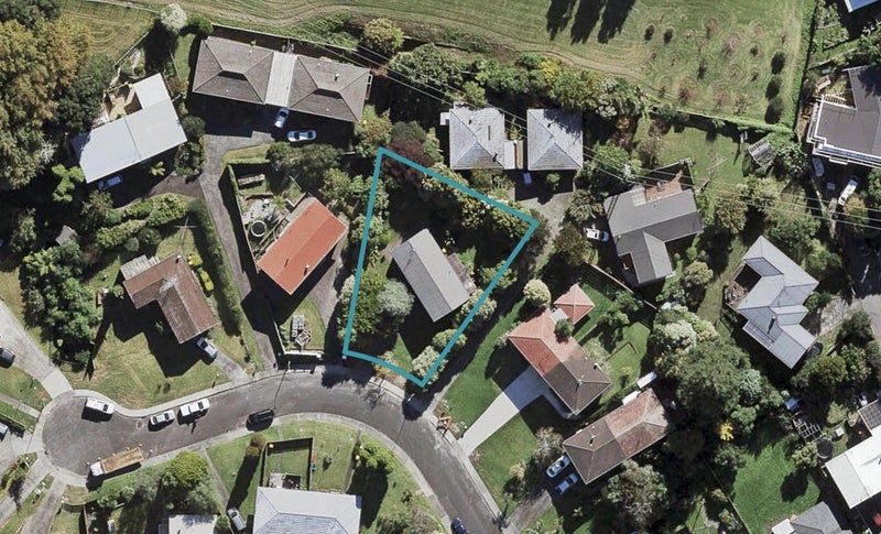 11 Battle Place, Glenfield, Auckland - Carousel 1