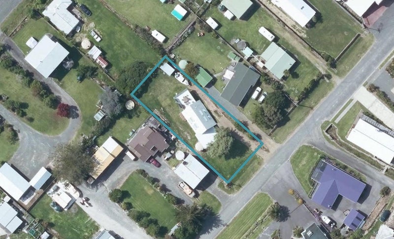 24 Lochiel Street, Māhia - Carousel 1