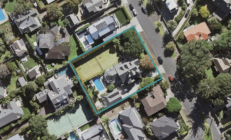 13 Bridge View Road, Birkenhead, Auckland - Carousel 1