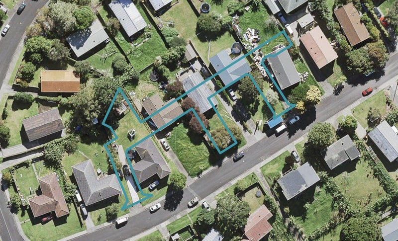 16 Taurus Crescent, Beach Haven, Auckland - Carousel 1