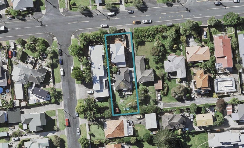 2/39 Old Lake Road, Narrow Neck, Auckland - Carousel 1