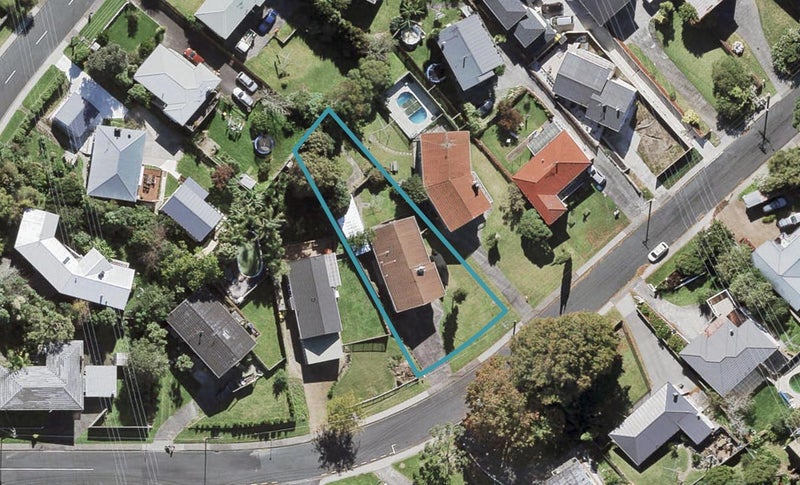 141 Tiroroa Avenue, Te Atatu South, Auckland - Carousel 1